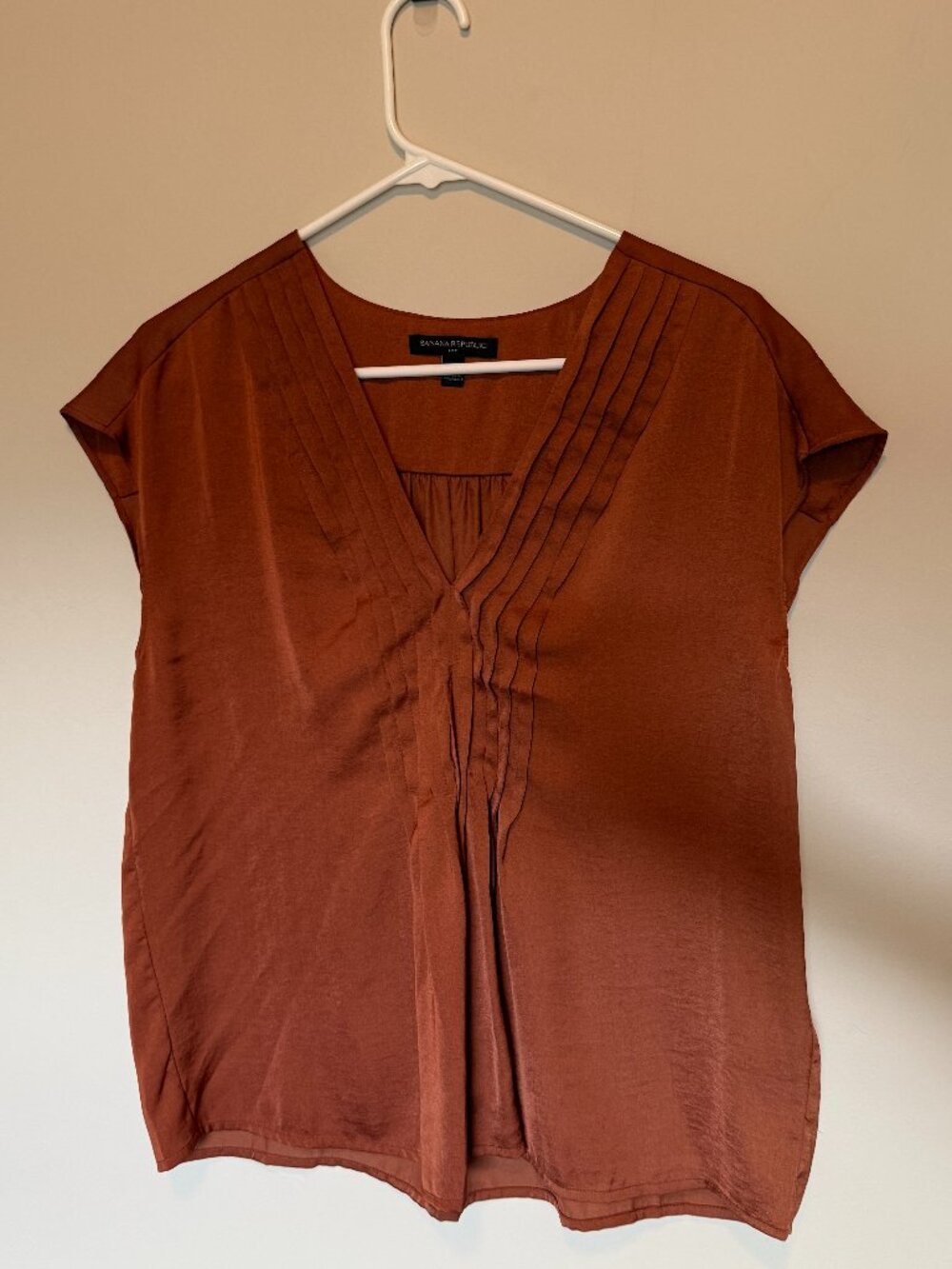 Lightweight rust blouse by Banana Republic Size Medium